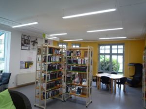 Neue LED-Belauchtung in der Stadtbibliothek LED-Flat-Leuchten in der Stadtbibliothek