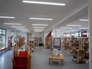 Neue LED-Belauchtung in der Stadtbibliothek LED-Flat-Leuchten in der Stadtbibliothek
