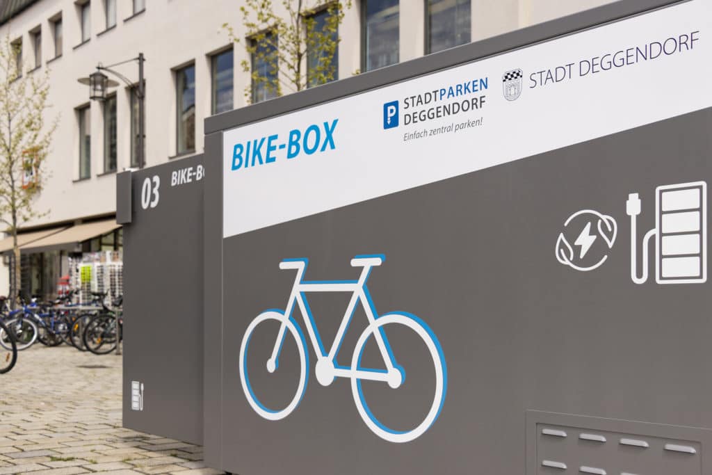 die neuen Fahrradboxen am Michael-Fischer-Platz