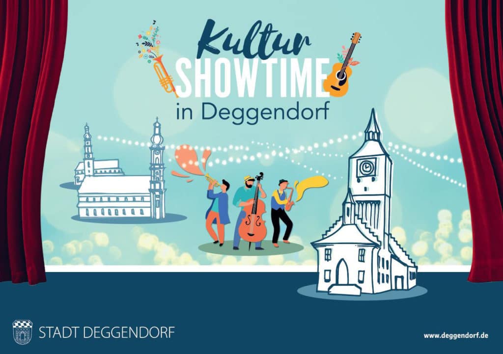 Illustration zur Veranstaltungsreihe „Kultur-Showtime in Deggendorf“ mit Musikerinnen und Musikern, historischen Gebäuden und roten Theatervorhängen
