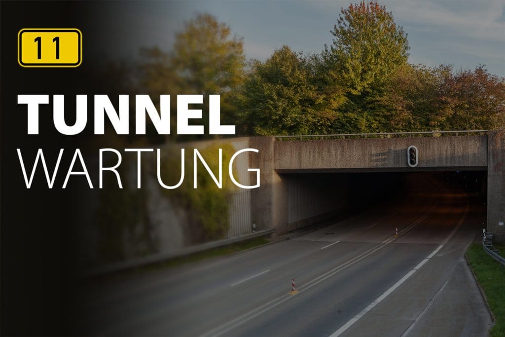 Portal eines Straßentunnels mit der eingeblendeten Kennzeichnung „Tunnelwartung“ und der Zahl 11; auf der Fahrbahn stehen Warnbaken.