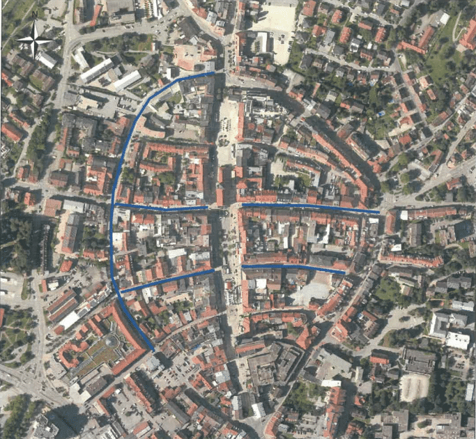 Luftbild mit markiertem Verlauf des Ausschusses in Deggendorf Luftbild der Deggendorfer Innenstadt mit blau markiertem Verlauf durch mehrere Straßen und Quartiere