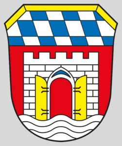 Stadtwappen von Deggendorf Wappen mit rot-silbernem Schild, blau-silbernem Rautenmuster, Burgtor und weißen Wellenlinien